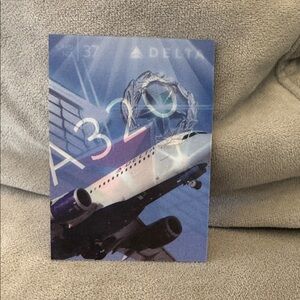 Delta Air Lines Pilot Trading Card Collectible Airbus A320 Holographic 2015 #37